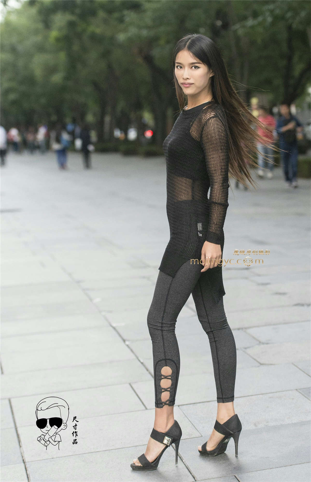 图片[2]-前凸后翘魔鬼身材-日更街拍