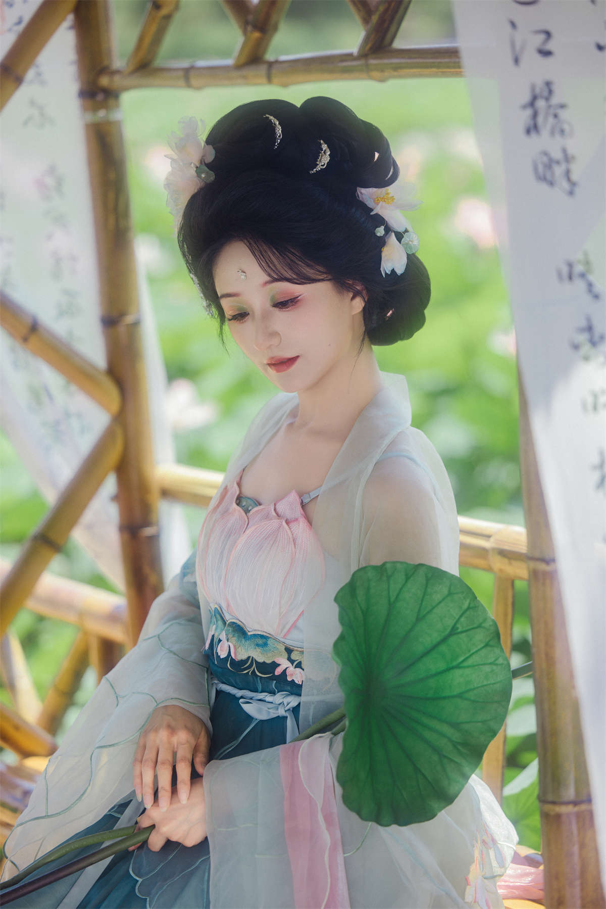 YITUYU艺图语 2024.09.23 风吹荷花香 飘飘不吃草-日更街拍