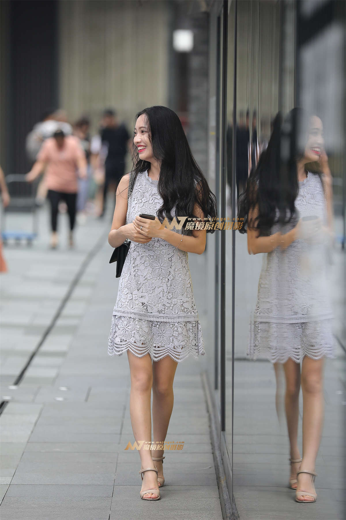 【凯恩赛帖】爱笑的大眼美眉-日更街拍