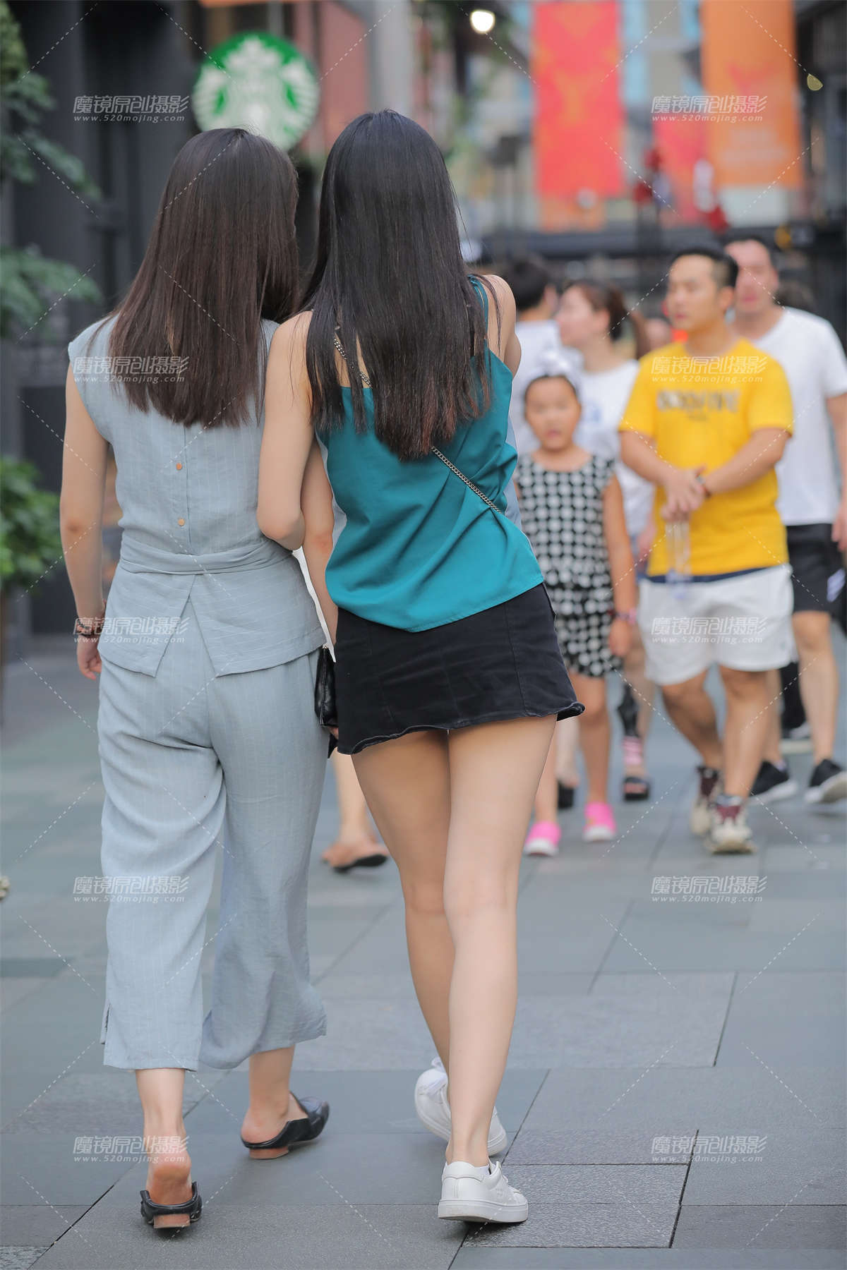 图片[2]-小短裙 大长腿-日更街拍