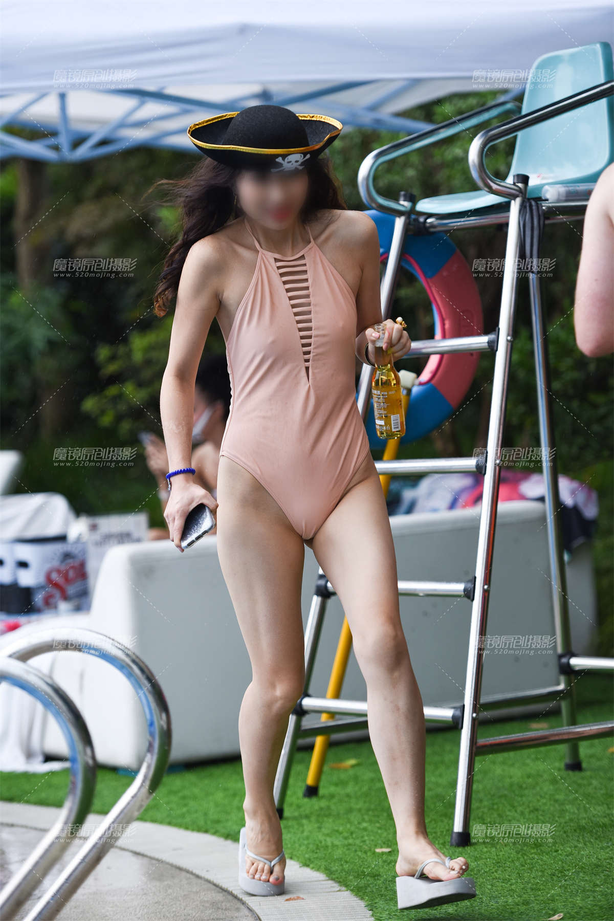 女海盗-日更街拍