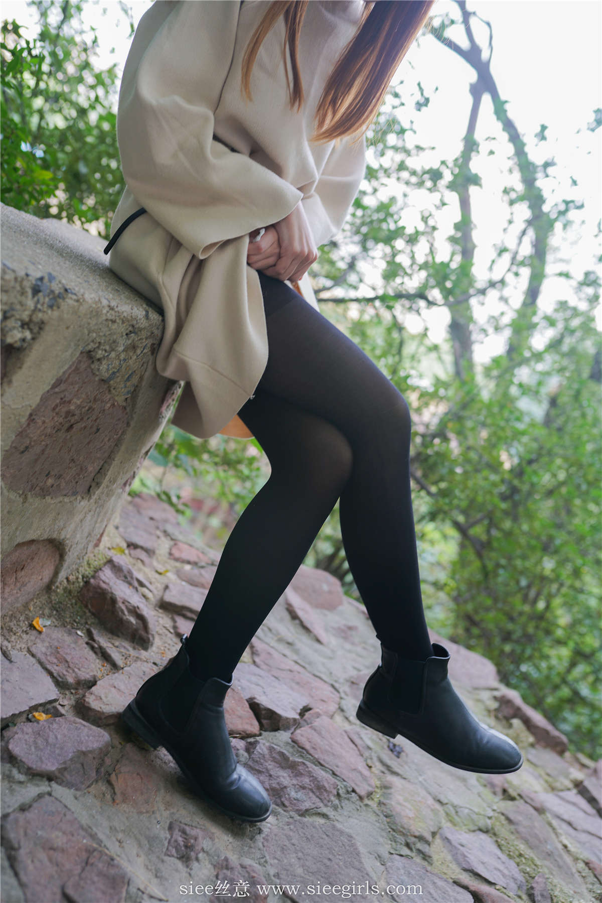 图片[2]-SIEE丝意 NO.400 芊芊 点点秋叶潇潇风-日更街拍