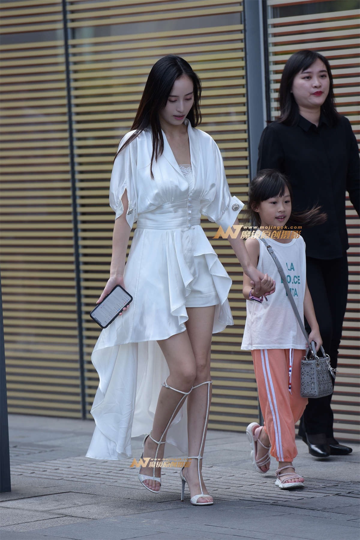 气质连衣裙美女-日更街拍