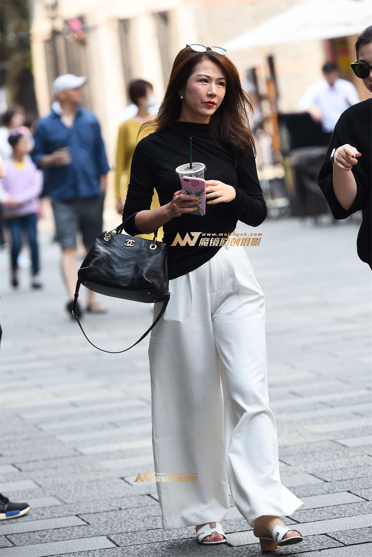 【咔喳赛贴】白裤少妇-日更街拍