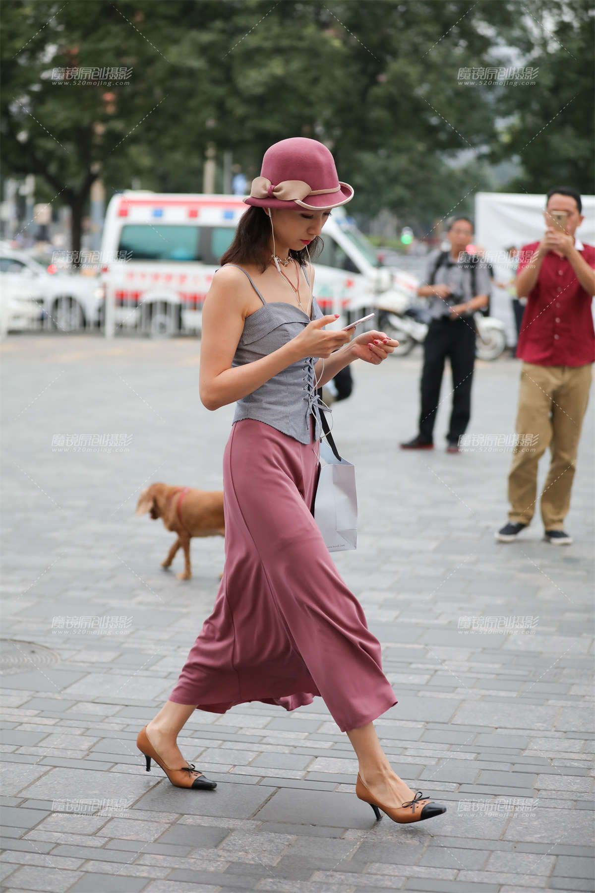 图片[2]-时髦靓丽的装扮 看着很舒适-日更街拍