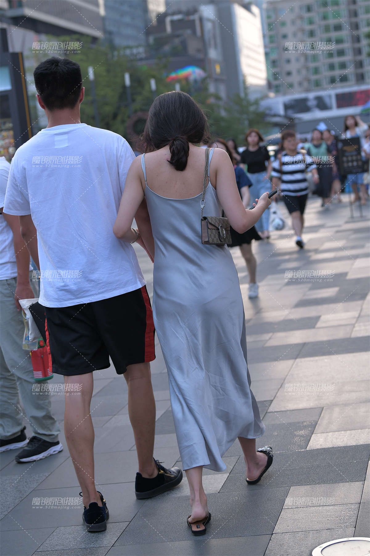 图片[2]-性感吊带裙女友-日更街拍