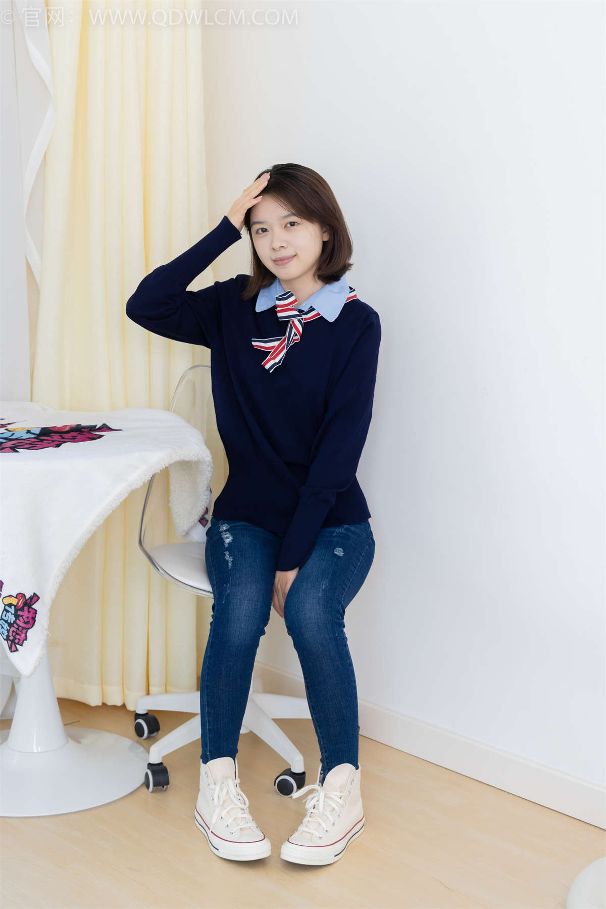 物恋传媒 NO.2354 小悦-帆布鞋、白棉袜、裸足-日更街拍