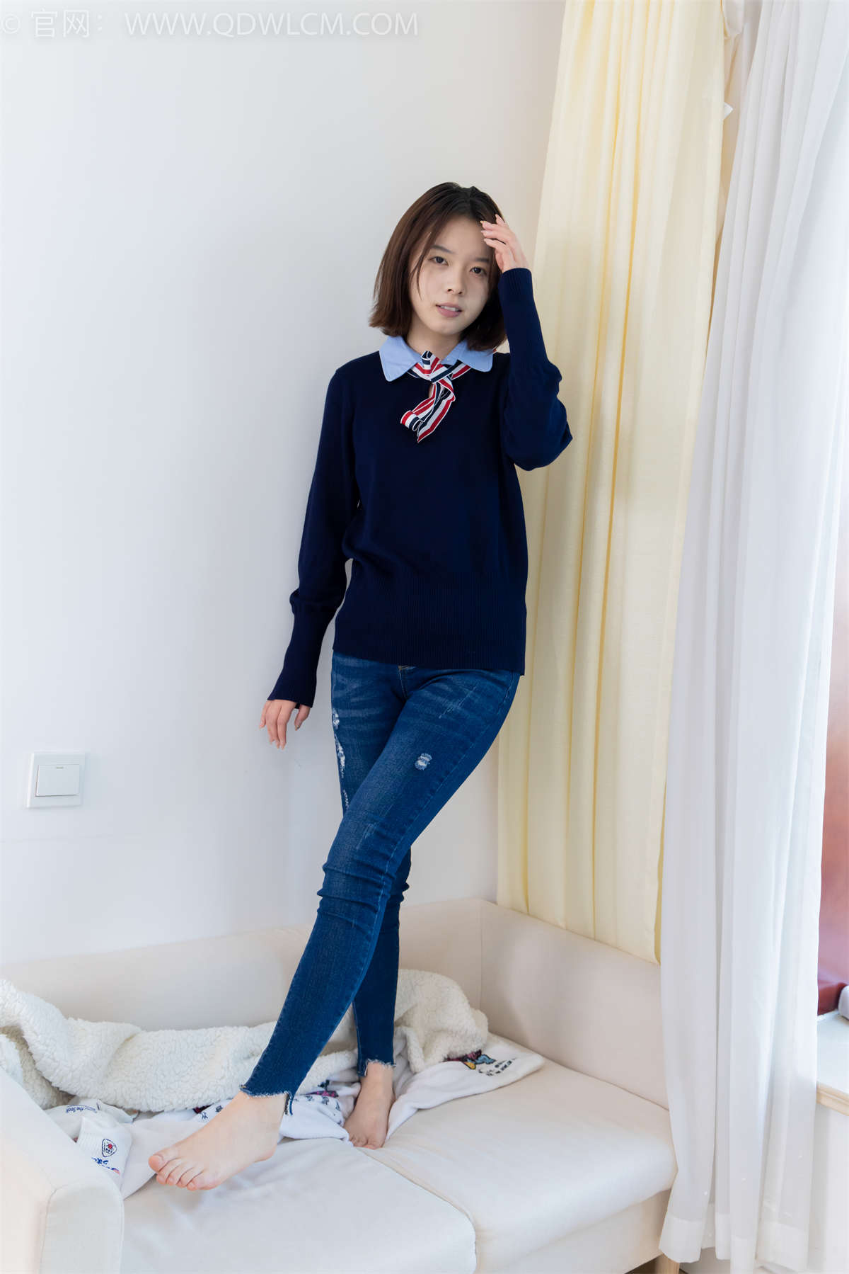 图片[2]-物恋传媒 NO.2354 小悦-帆布鞋、白棉袜、裸足-日更街拍