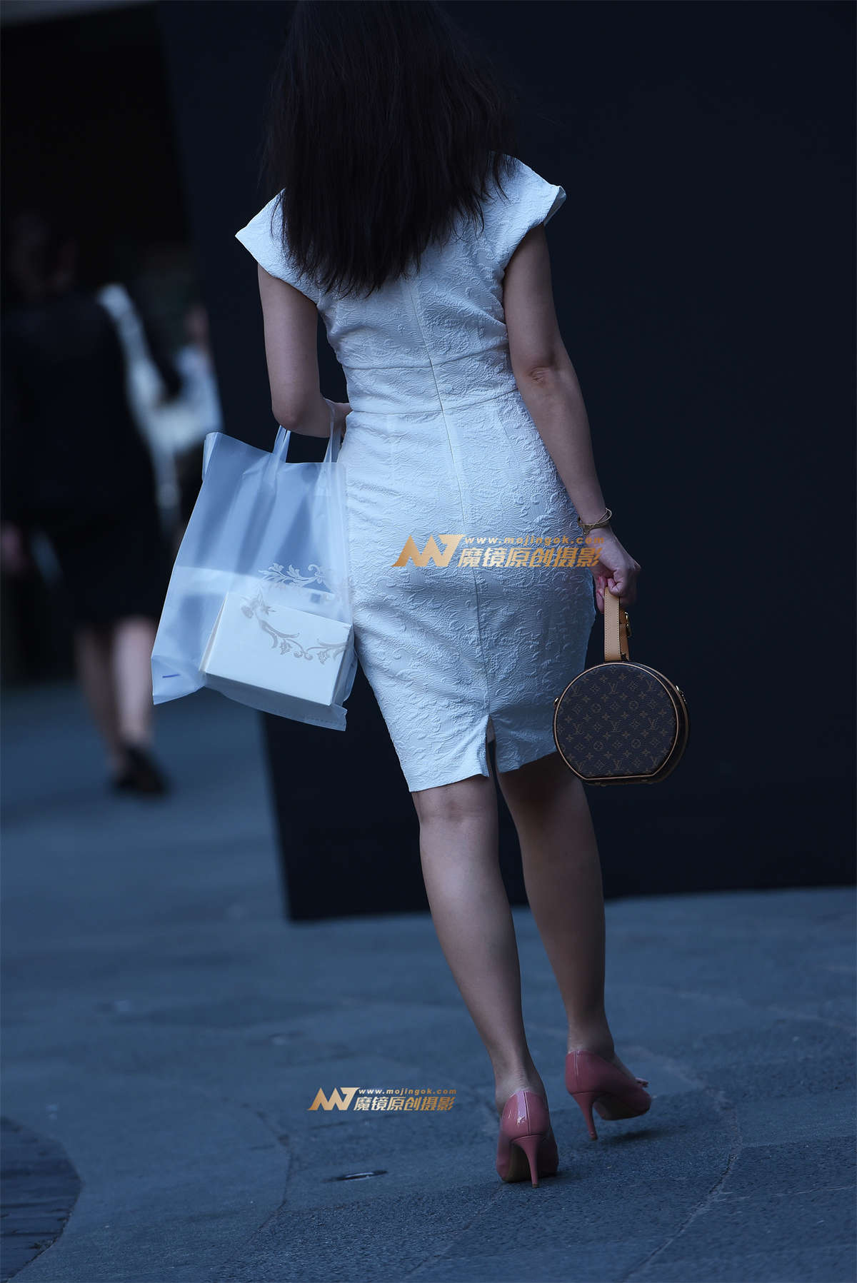 图片[2]-【咔喳赛贴】白裙高跟-日更街拍