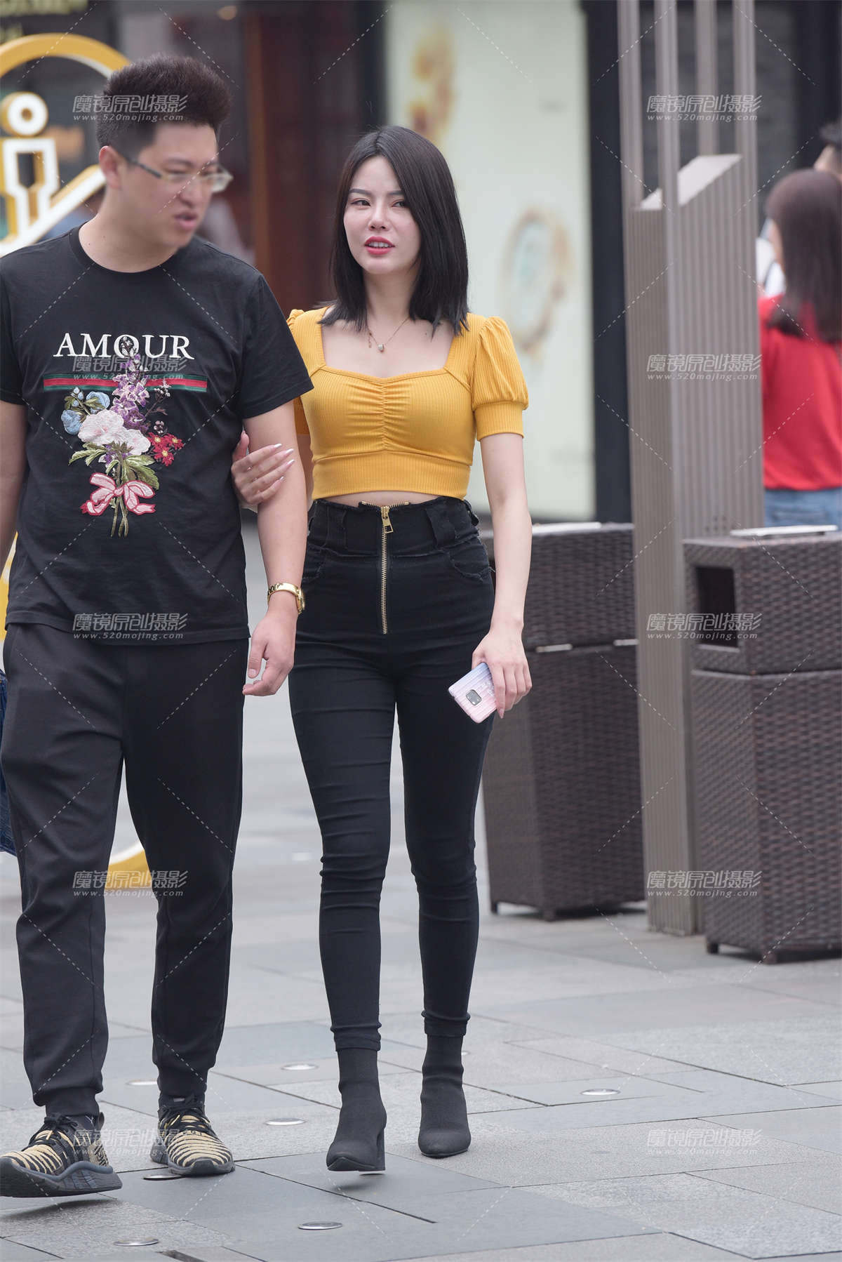 【慕容笙赛贴】紧身牛子美女-日更街拍