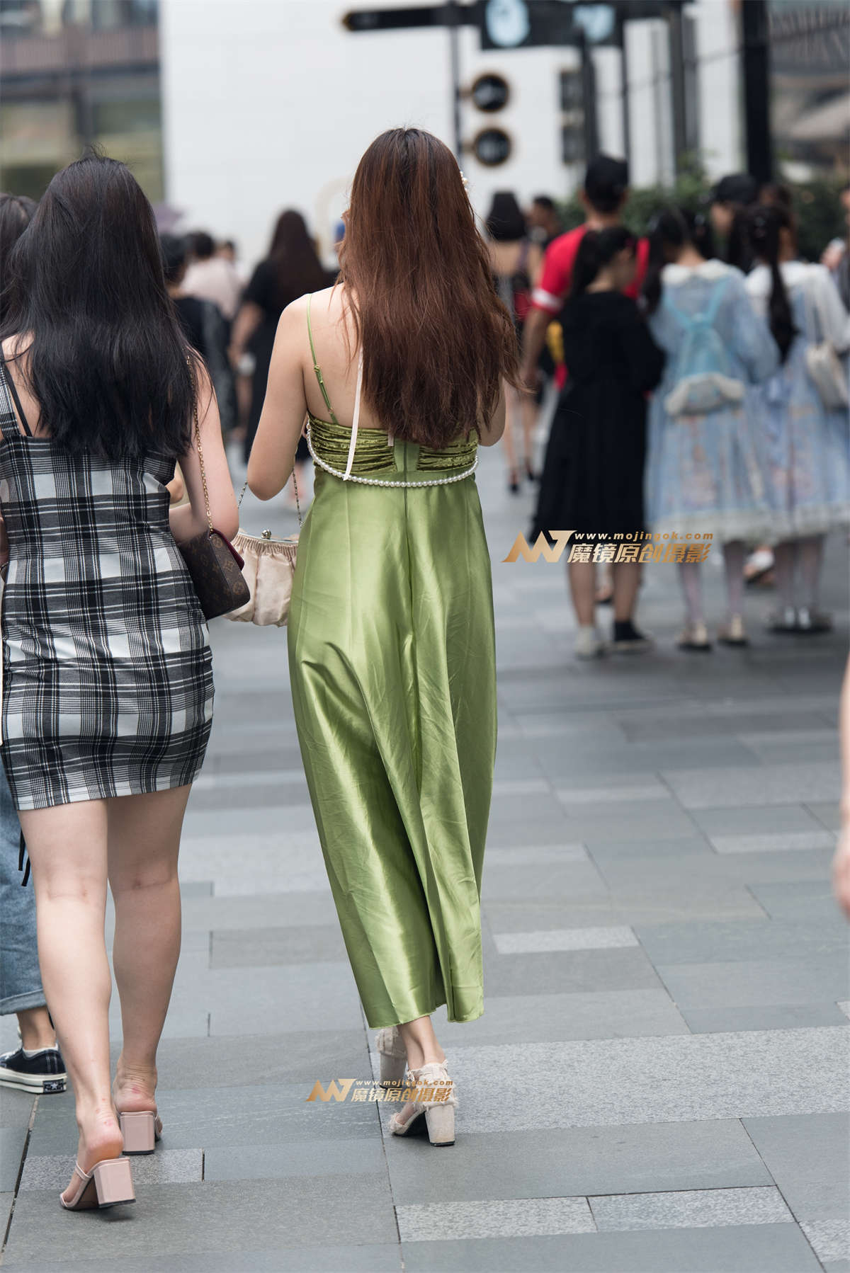 图片[2]-清纯吊带的美女-日更街拍