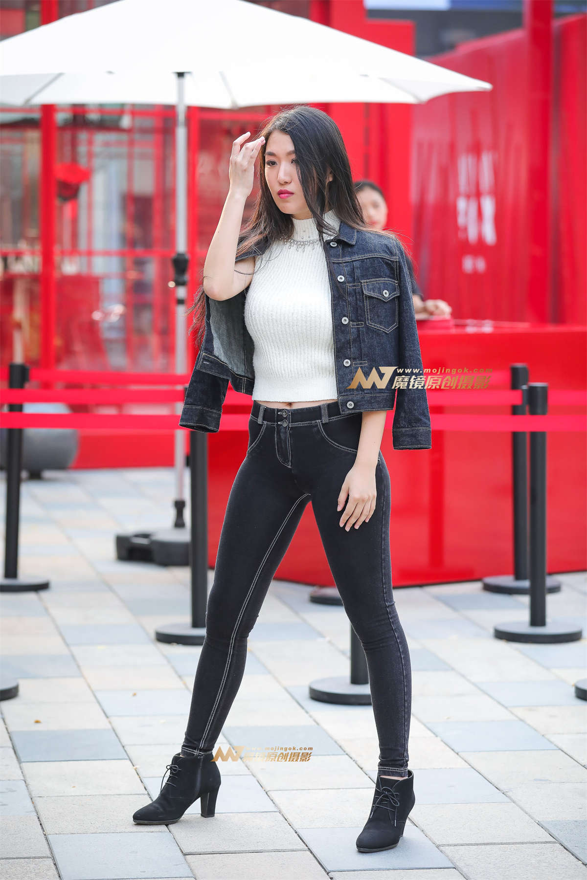 极品牛仔美臀 勒的好紧-日更街拍