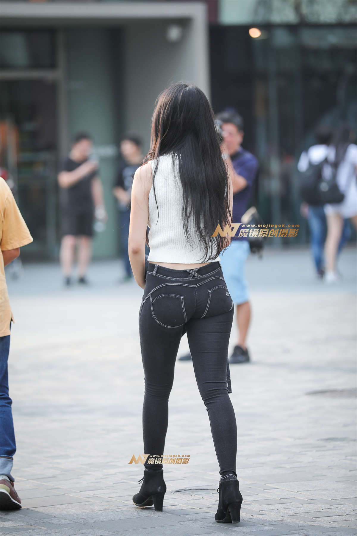 图片[2]-极品牛仔美臀 勒的好紧-日更街拍