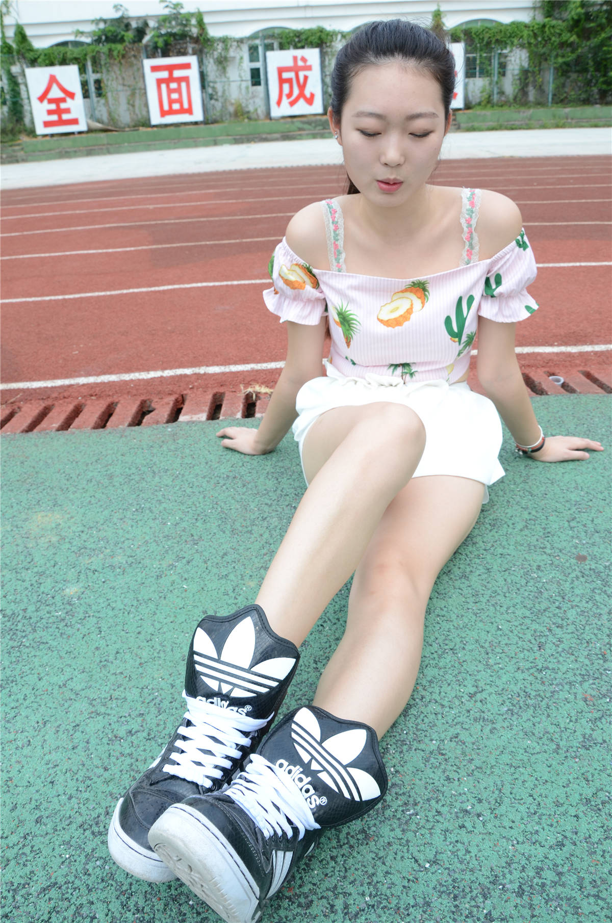 图片[2]-[战前女神] 美腿棉袜女神级摄影套图 098-日更街拍