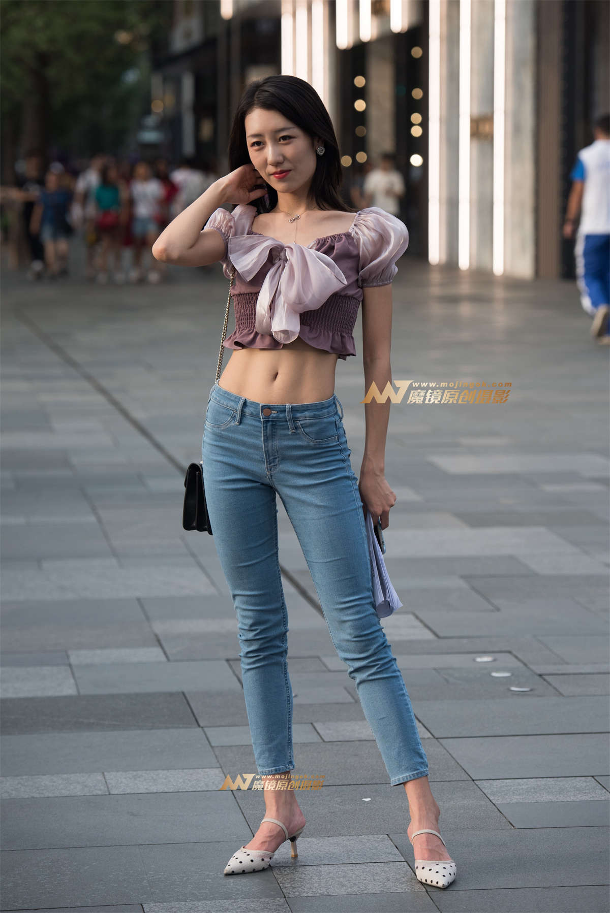 去星巴克的小姐姐-日更街拍