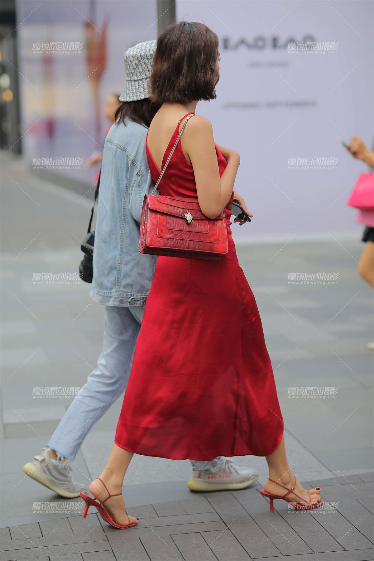 图片[2]-艳丽耀眼的红裙-日更街拍