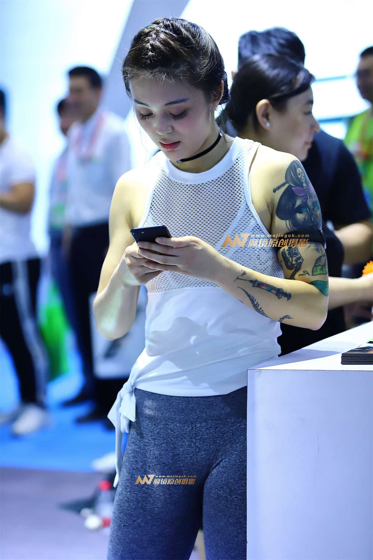 【Mark赛帖】手臂有纹身的美女教练1-日更街拍