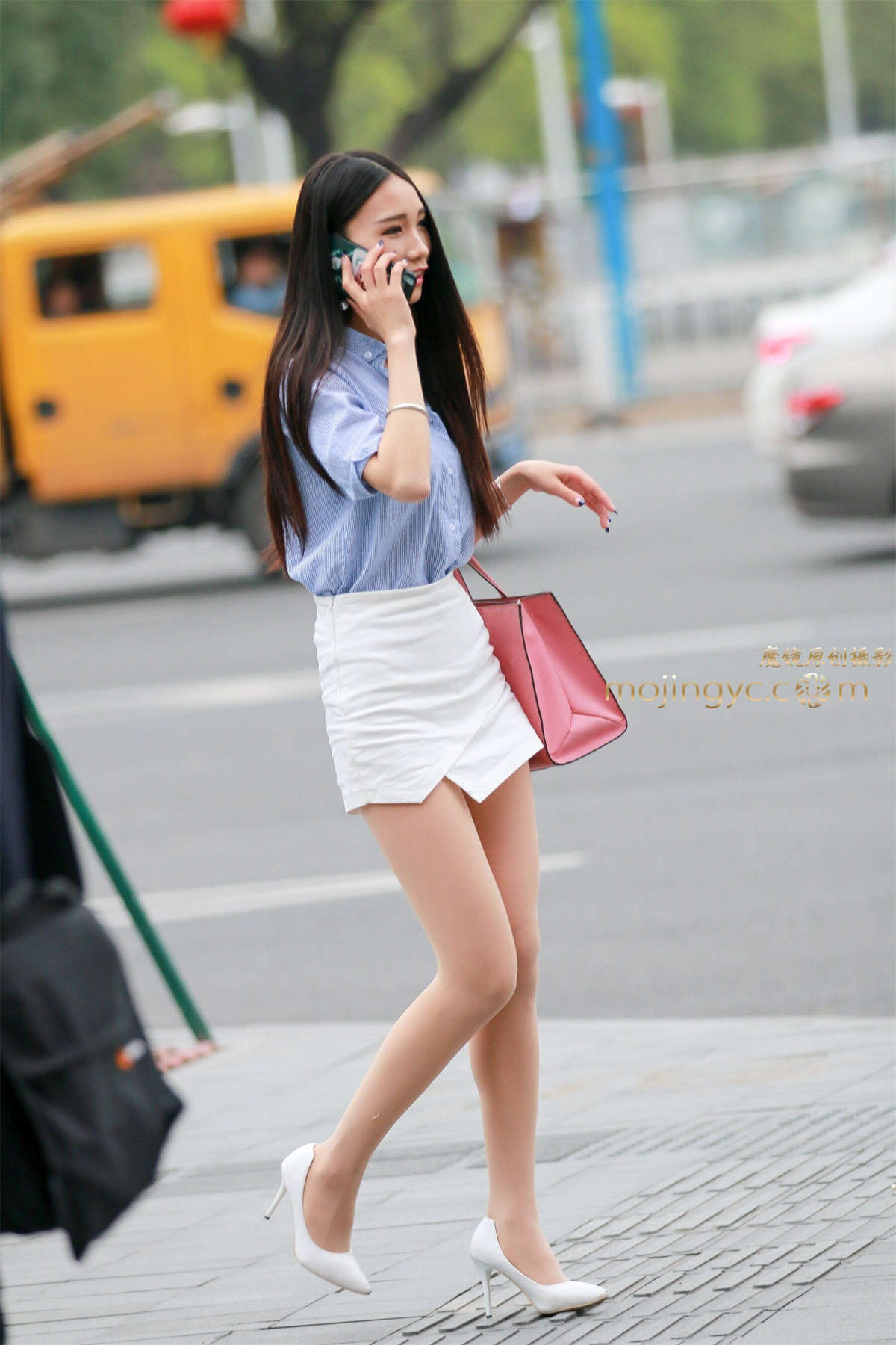 和黎姿有几分神似的美腿美女-日更街拍