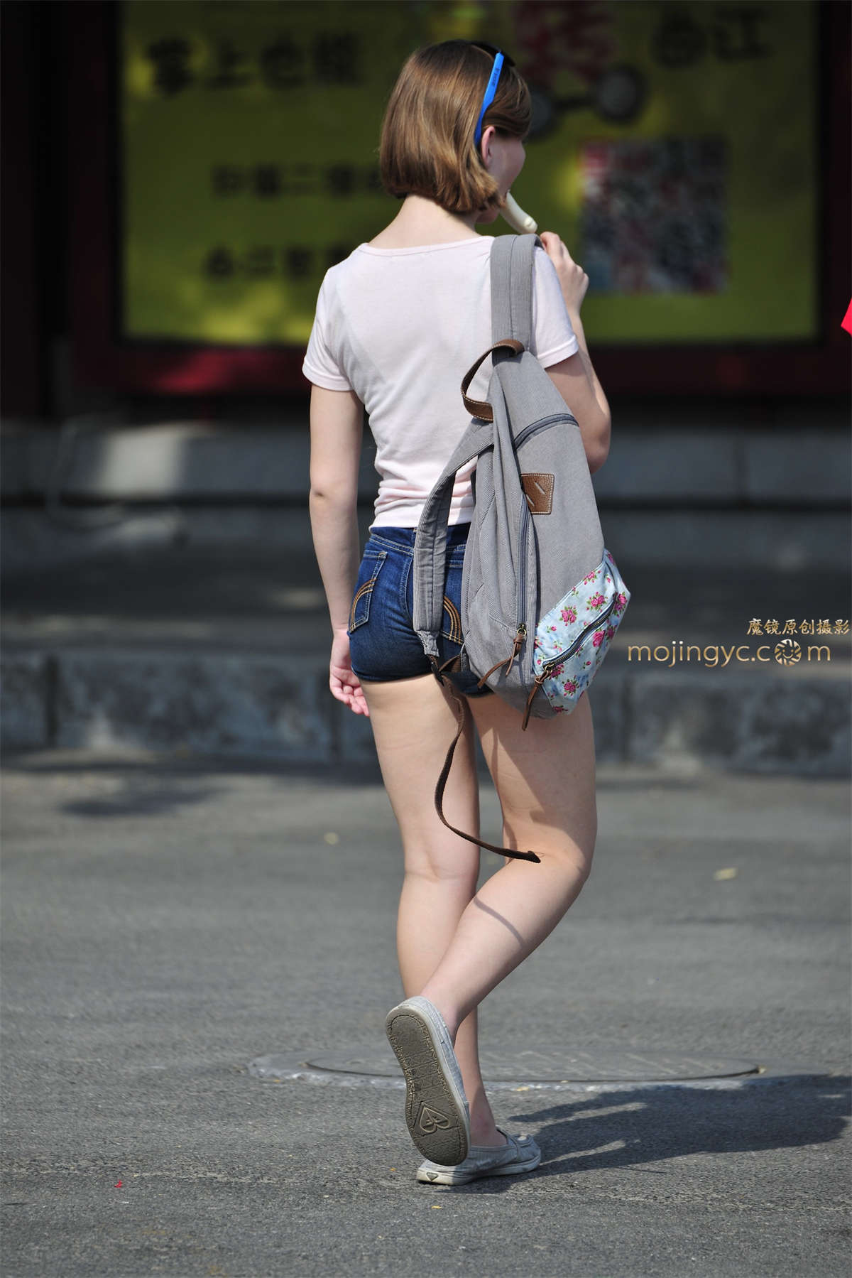 图片[2]-街拍大赛第三季-超紧美臀牛仔短裤-日更街拍