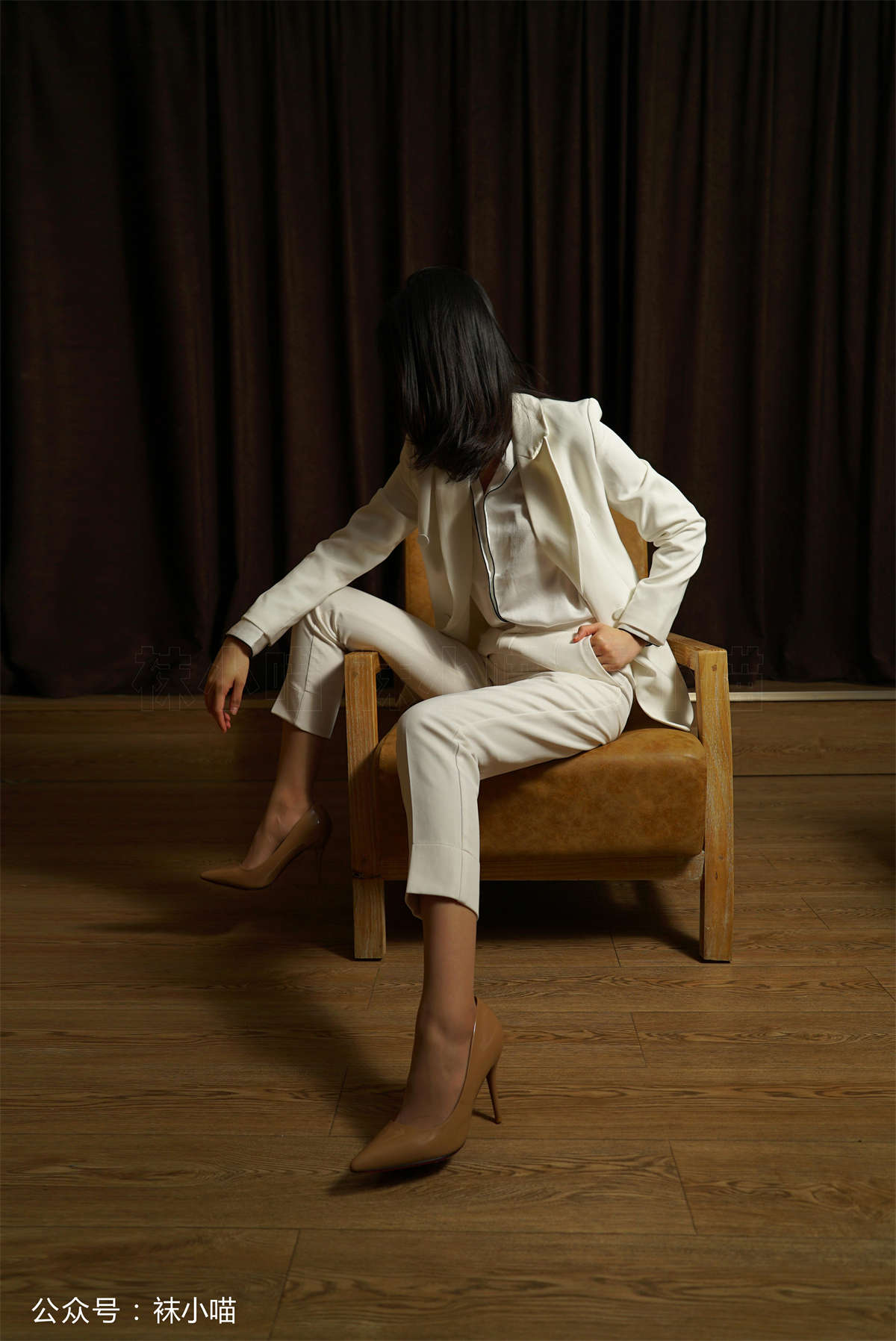 图片[2]-kittyWawa袜小喵 KT123 帅气纯白喵-日更街拍