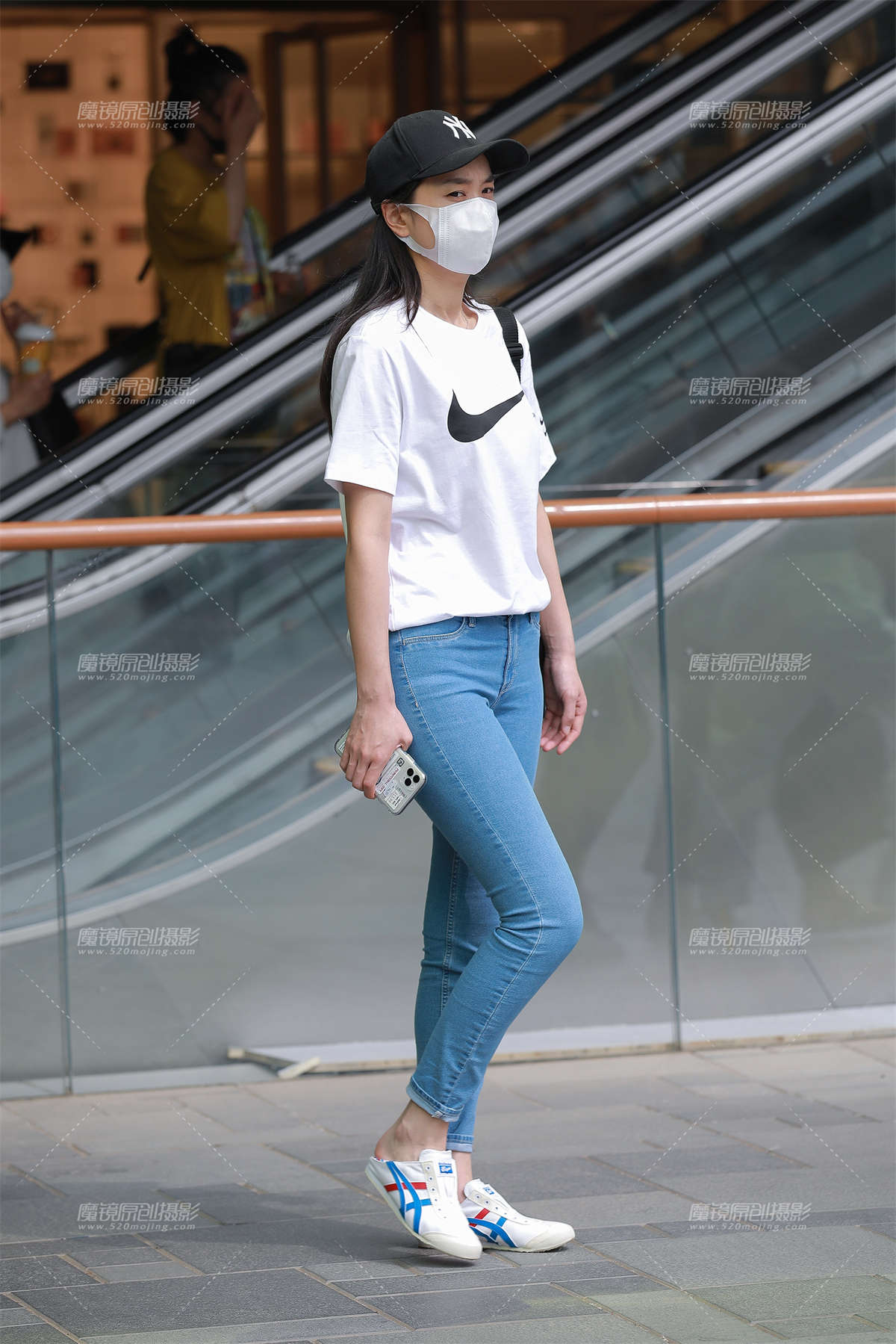 【玻璃赛帖】紧身牛仔裤-日更街拍