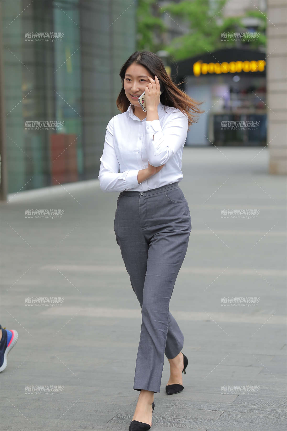 【凯恩赛贴】下班途中偶遇公司女白领-日更街拍