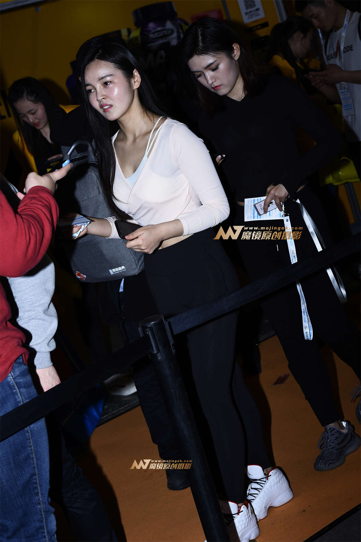 【咔喳赛贴】逛展会小丽人-日更街拍