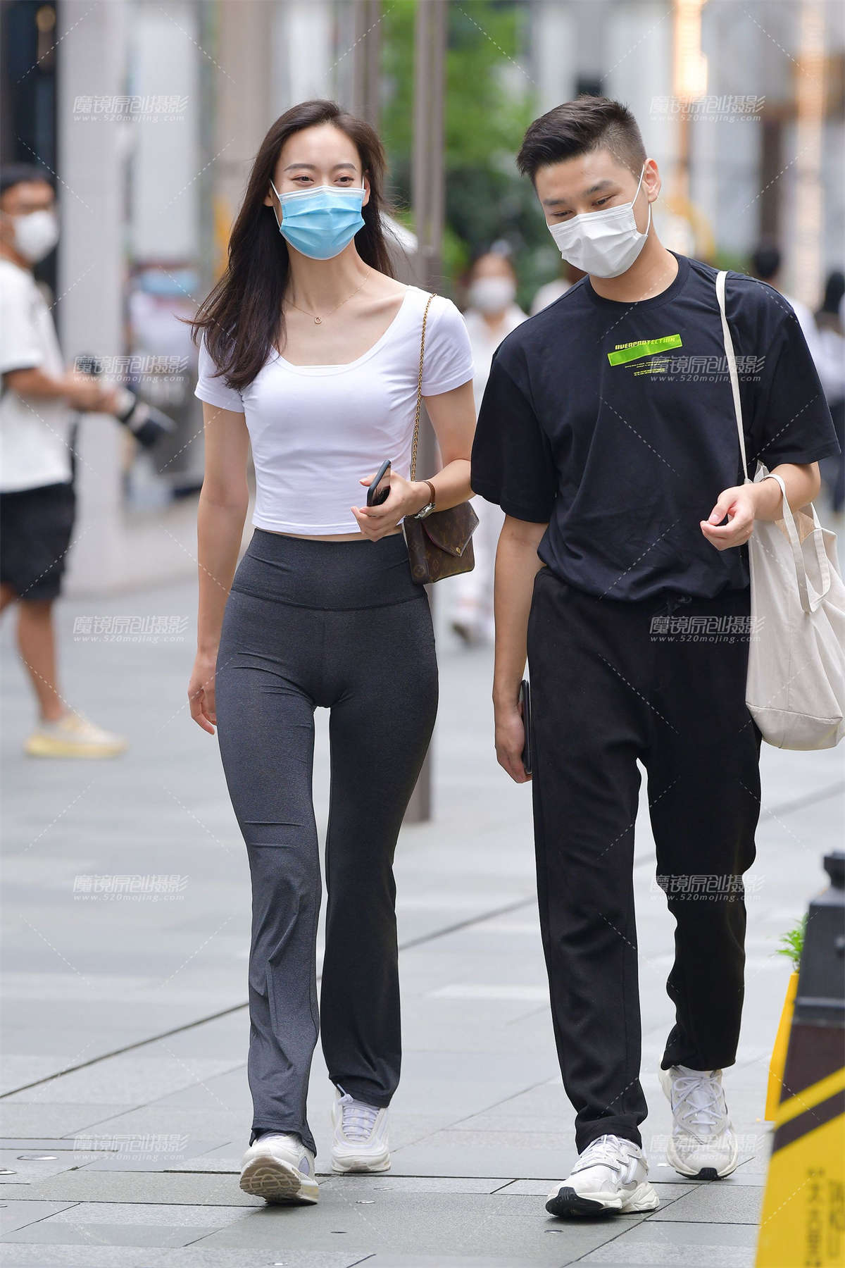 紧身裤特迷人-日更街拍