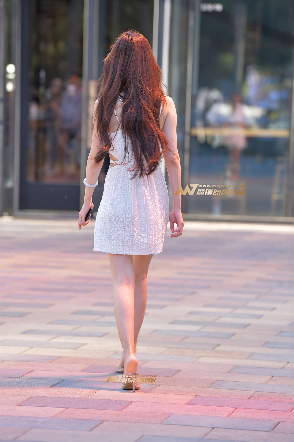 图片[2]-【红石赛贴】逛街的白嫩少妇-日更街拍