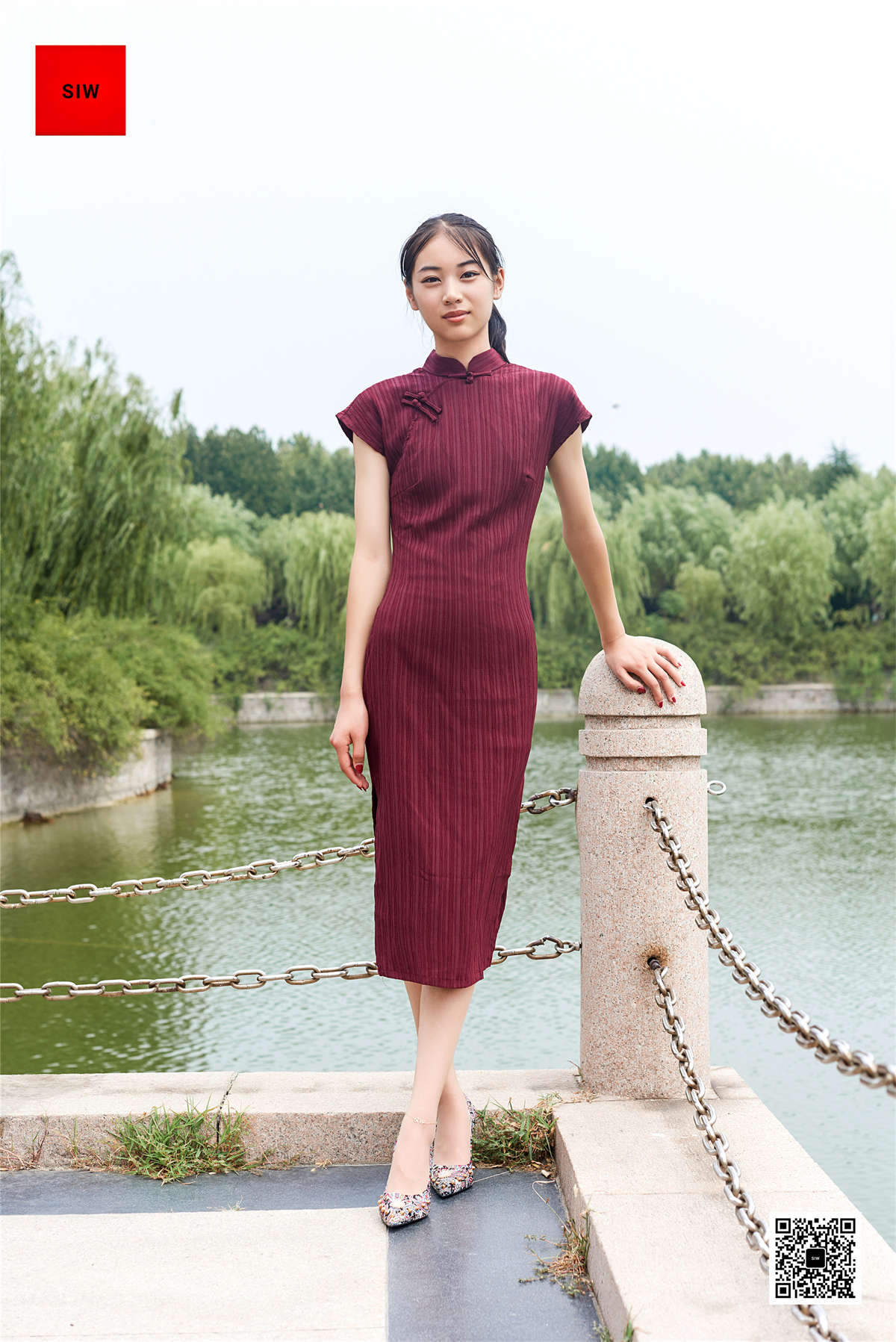 图片[2]-SIW斯文传媒 VOL.010 湖畔旗袍秀 丽莉-日更街拍