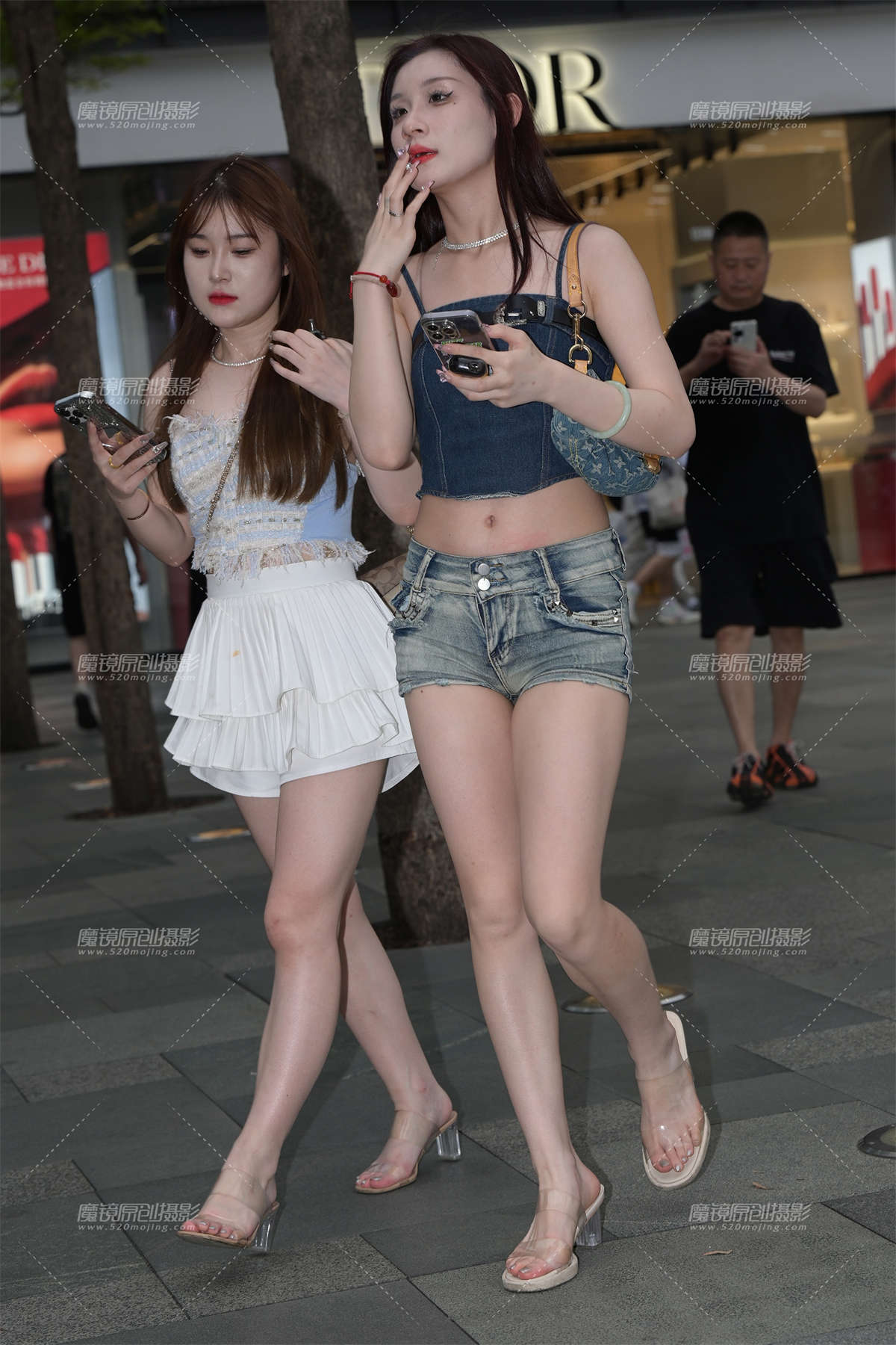 图片[2]-肉肉牛仔热裤闺蜜-日更街拍