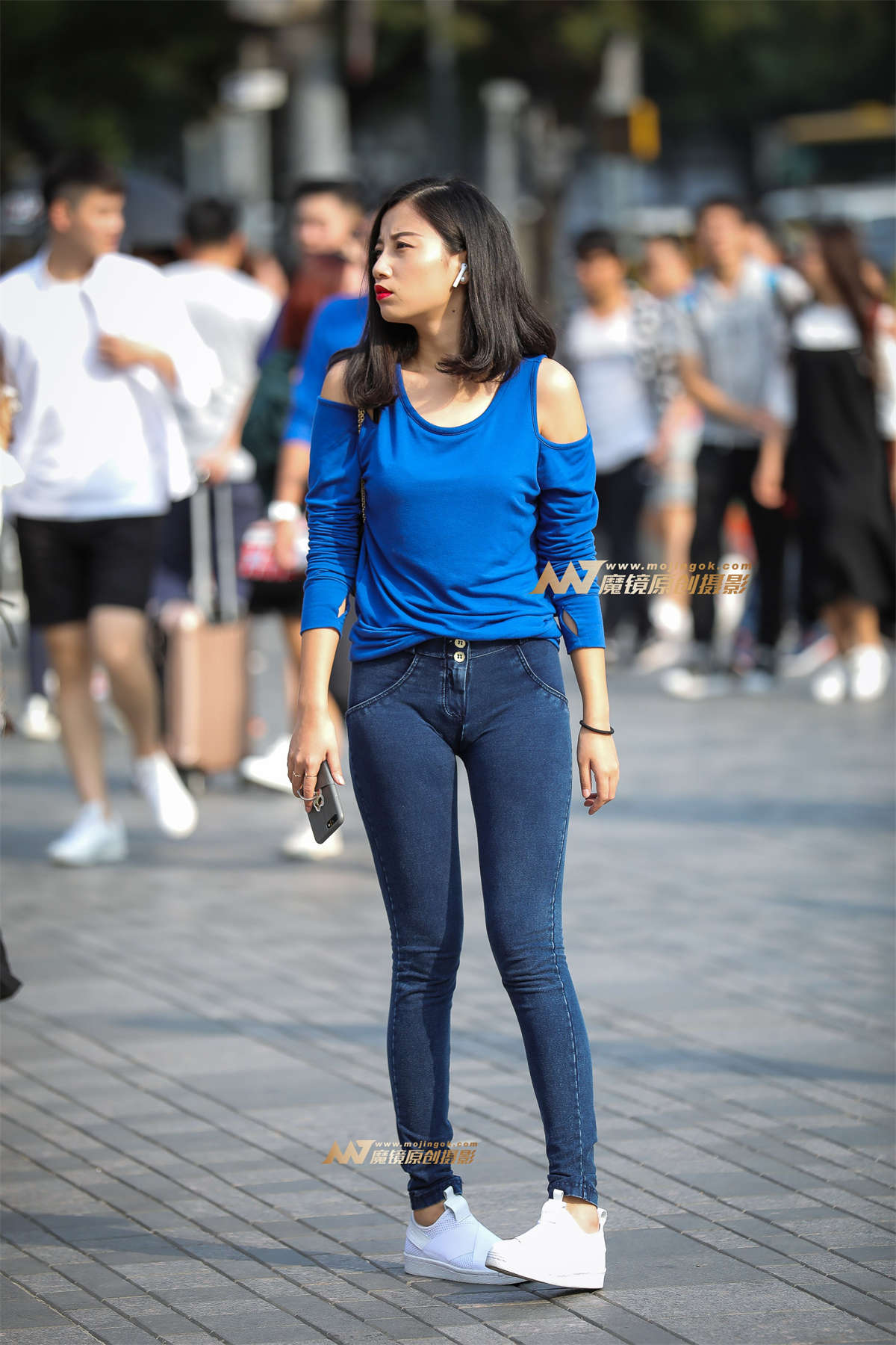 紧臀牛仔-日更街拍