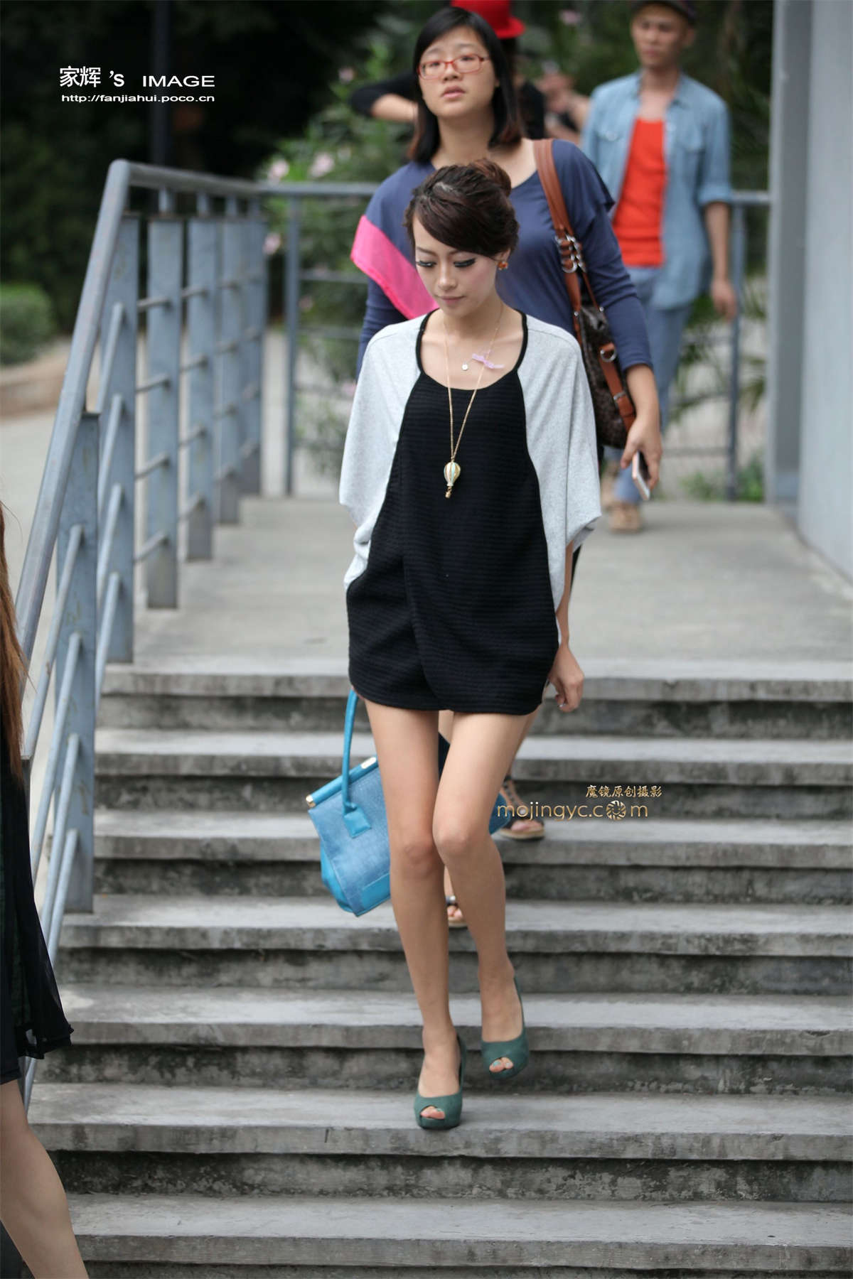 绿色高跟鞋长腿美女-日更街拍