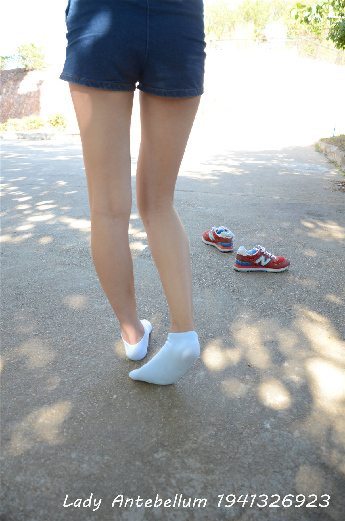 [战前女神] 美腿棉袜女神级摄影套图 100-日更街拍