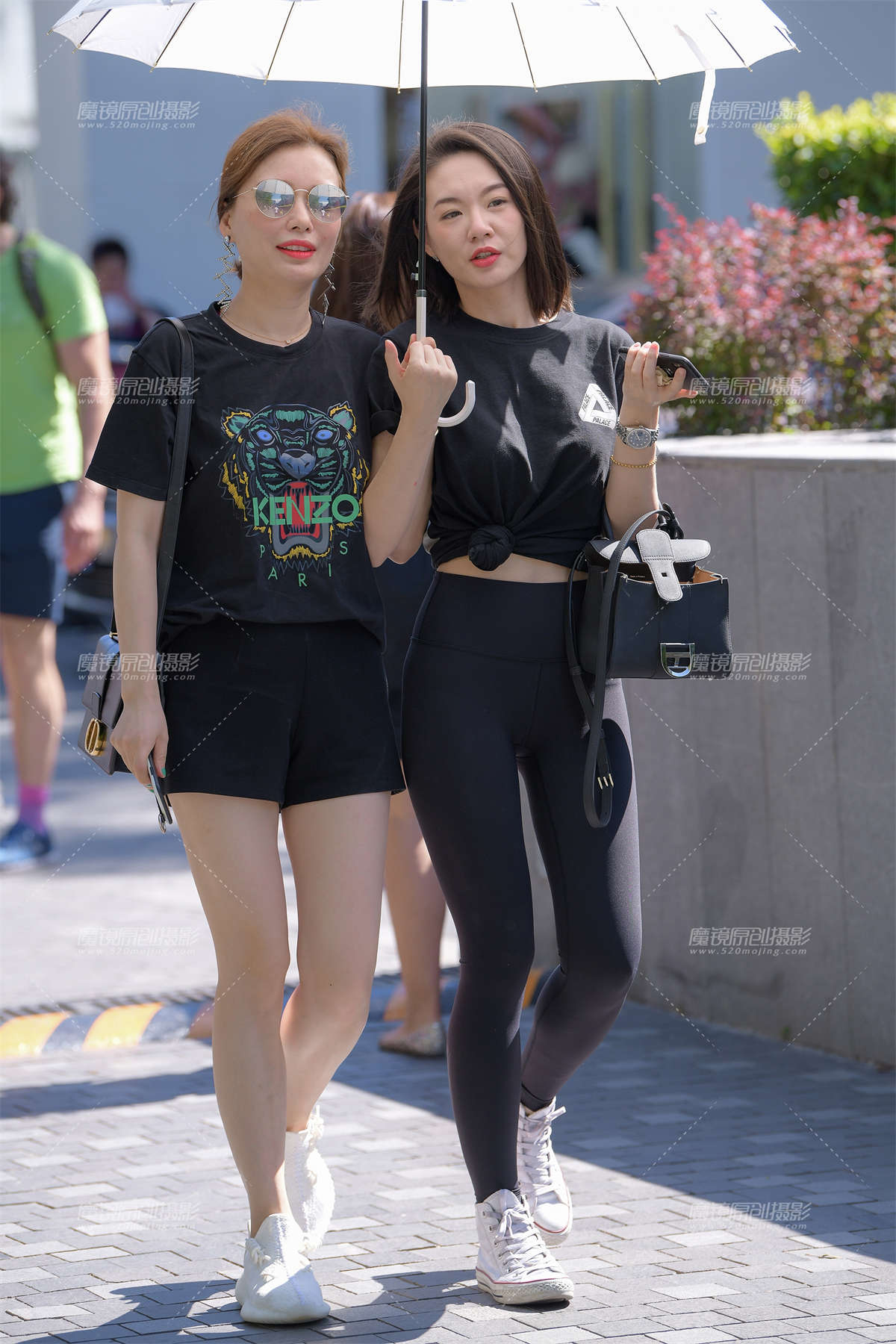 【街拍之魂赛帖】和闺蜜逛街的黑色紧身-日更街拍