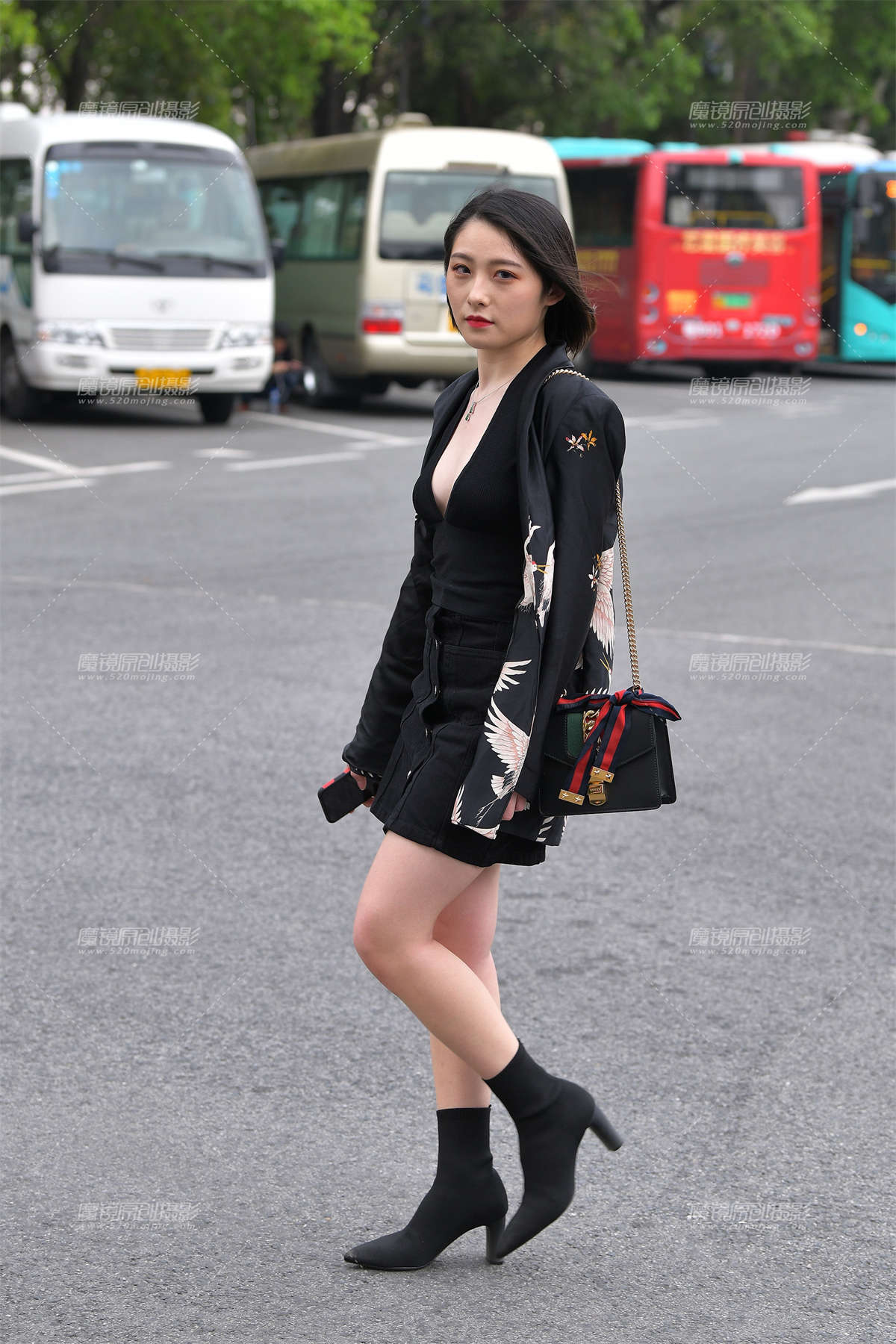 图片[2]-性感深V小姐姐-日更街拍