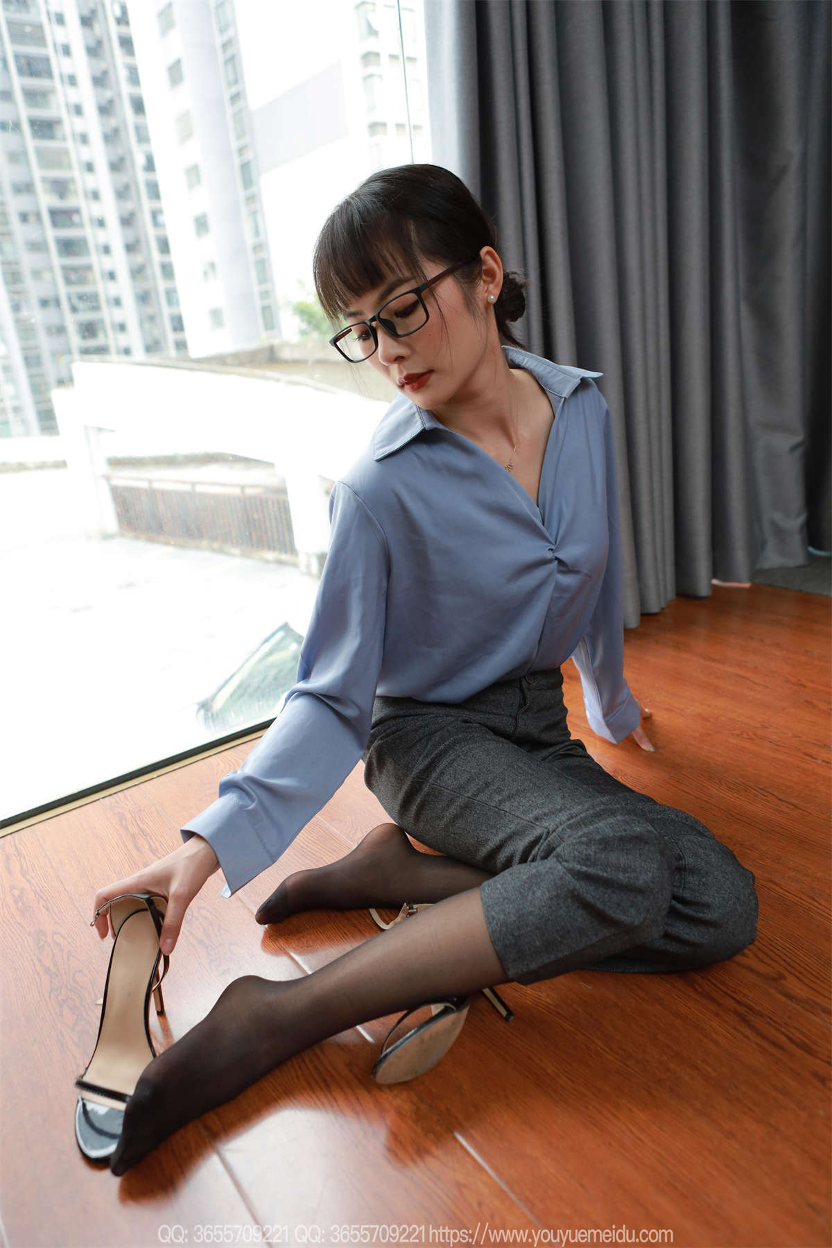 IESS异思趣向 2025.04.11 丝享家 2025：小金 西裤里丝-日更街拍