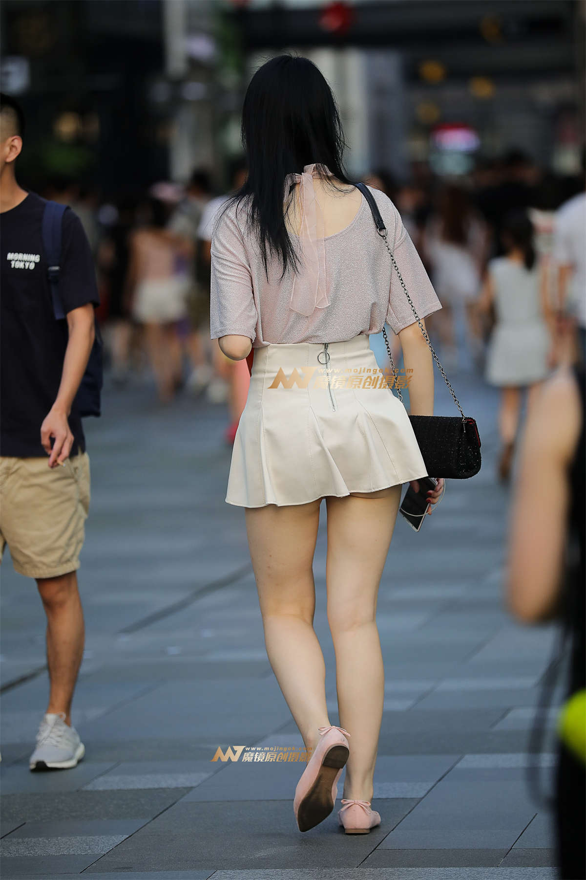 图片[2]-【凯恩赛帖】白皙短裙女孩 真诱人-日更街拍