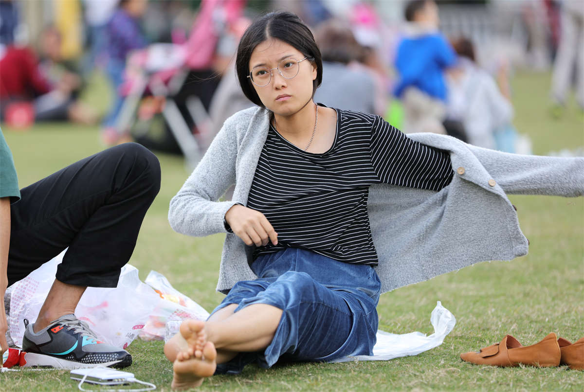 图片[2]-踏青公园街拍系列No.1528 符合完美标准的收藏级珍品现身，要用教科书级的拍摄认真对待 第四季-日更街拍