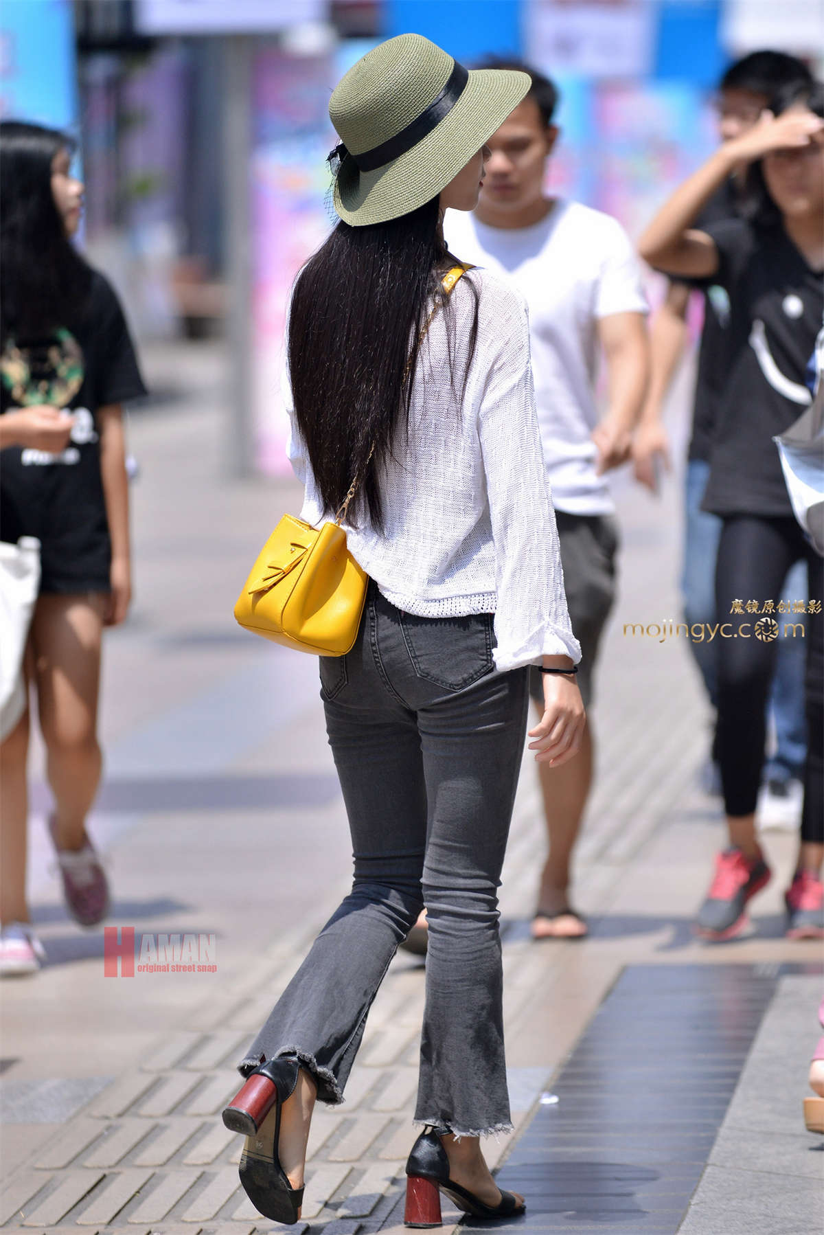 图片[2]-灰牛紧裤苗条街拍-日更街拍