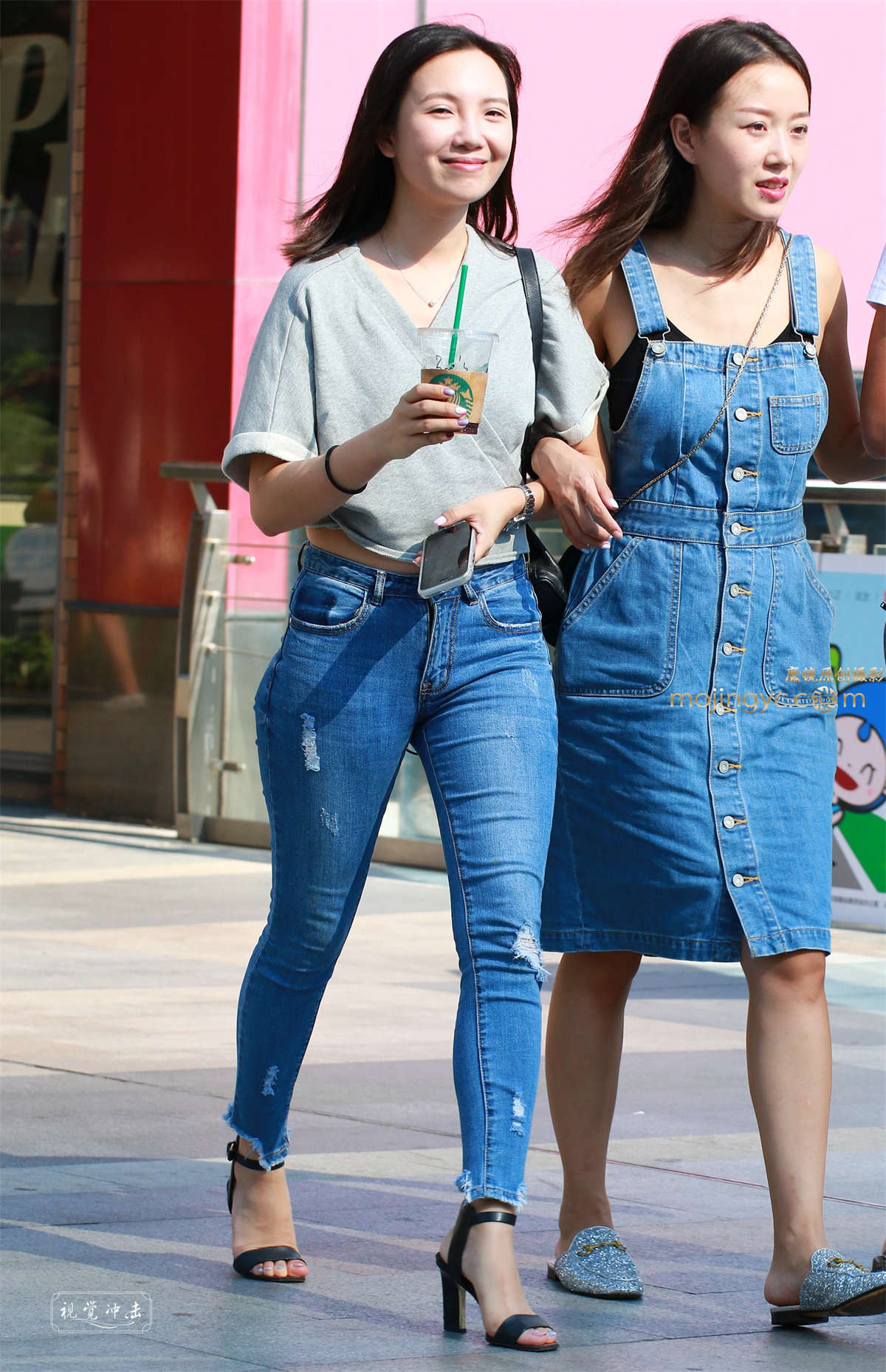 凉高跟 露腰 紧牛美眉-日更街拍