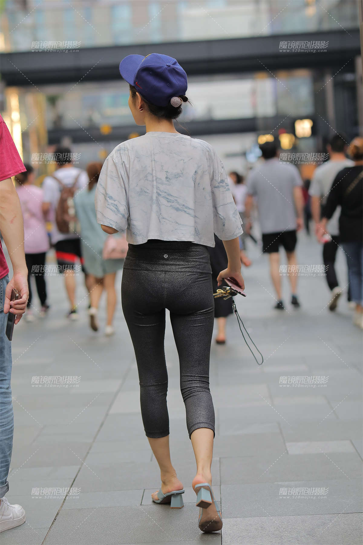 图片[2]-【凯恩赛贴】性感的紧身裤-日更街拍