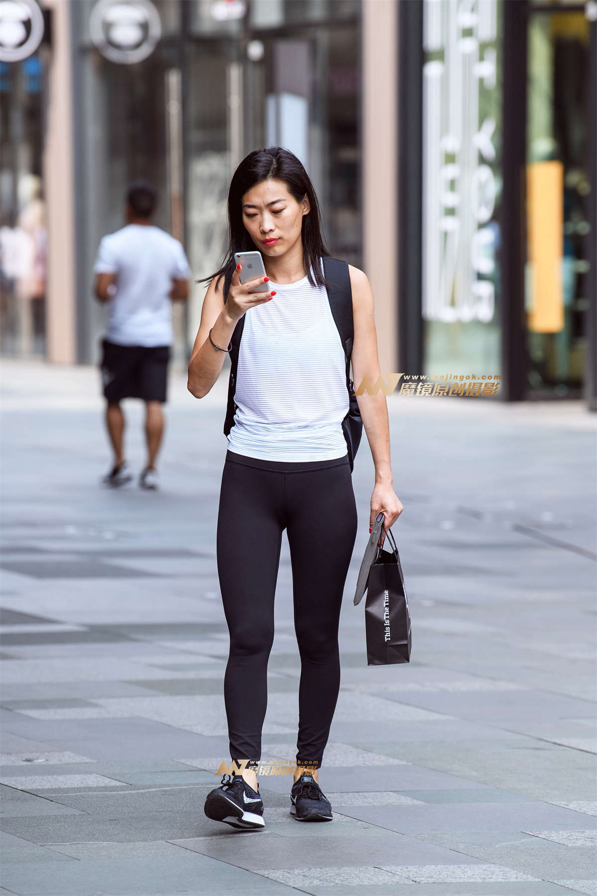 【久久赛帖】紧身黑裤运动装-日更街拍