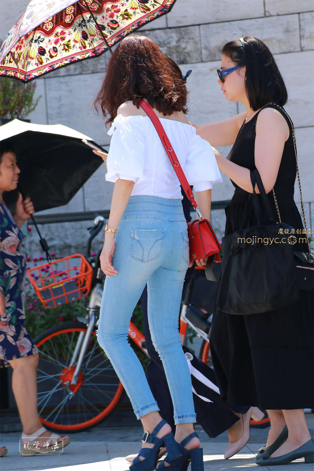 图片[2]-凉高跟 一字肩 浅蓝色紧牛少妇-日更街拍