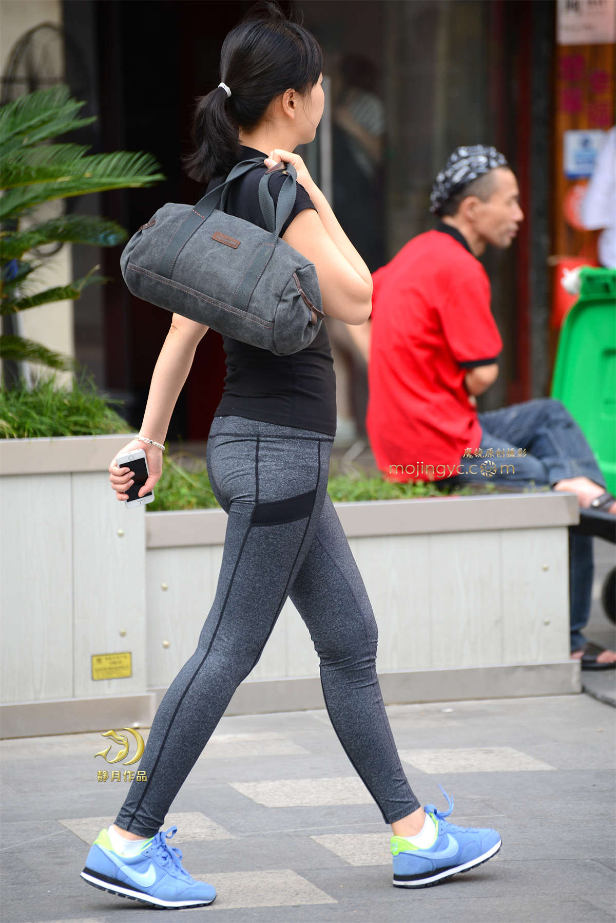 穿一身运动服的妹子（14P）-日更街拍
