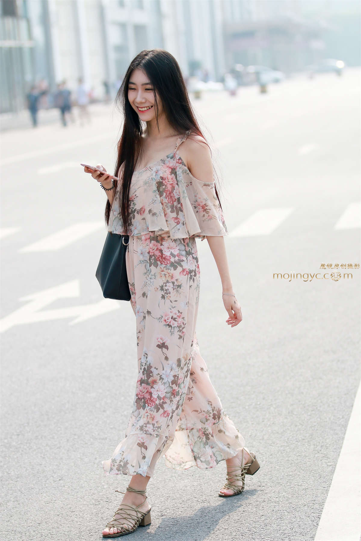 图片[2]-看着很舒服的清新气质长裙美眉-日更街拍