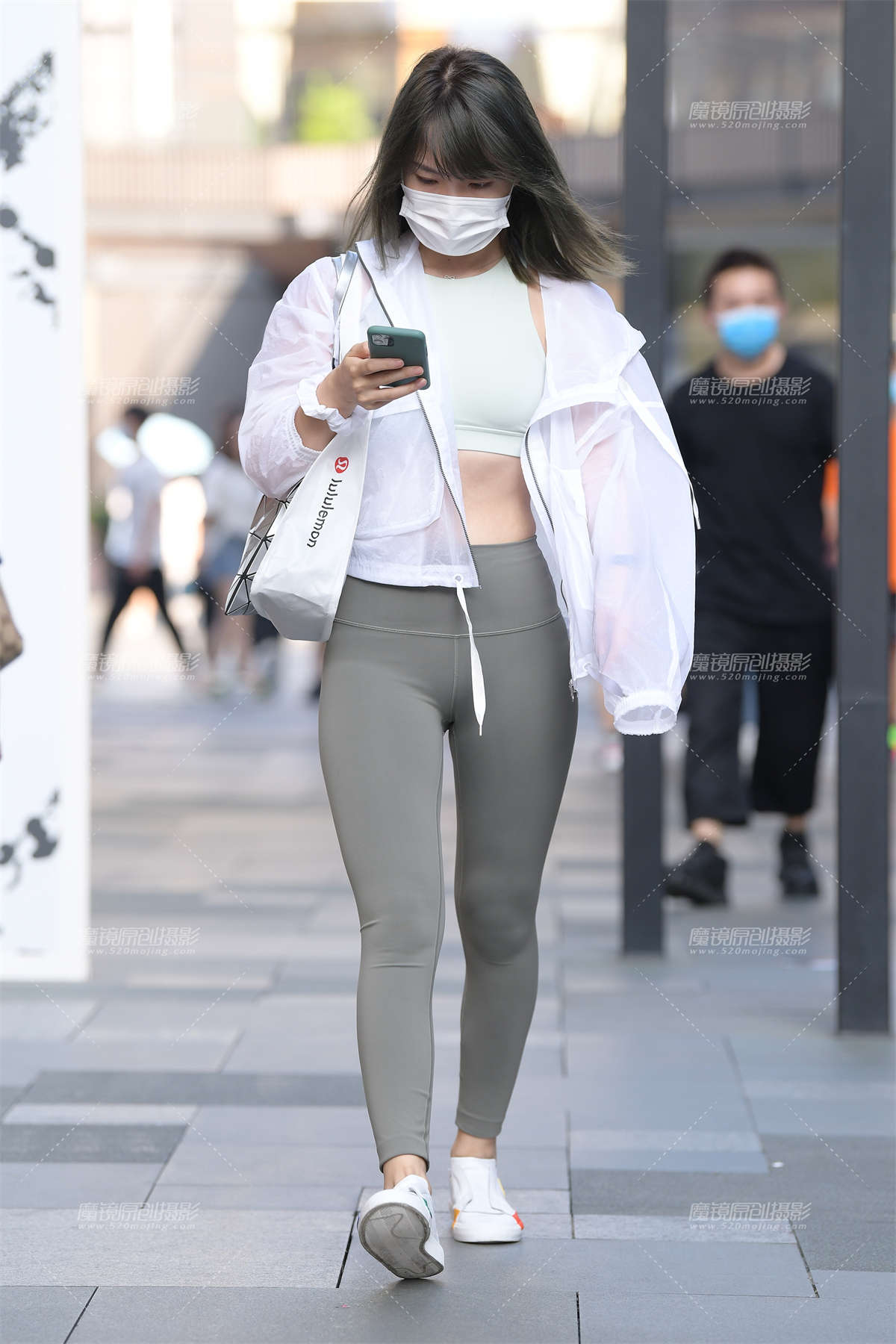 一看就是爱运动的美女-日更街拍