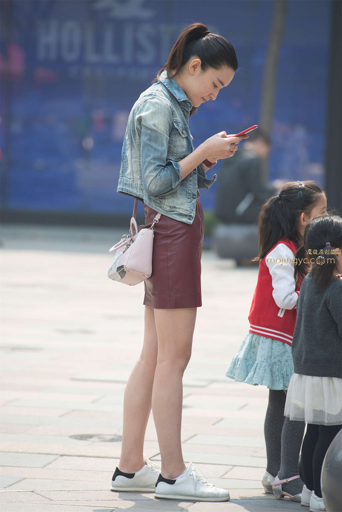 枣红短皮裙少妇-日更街拍