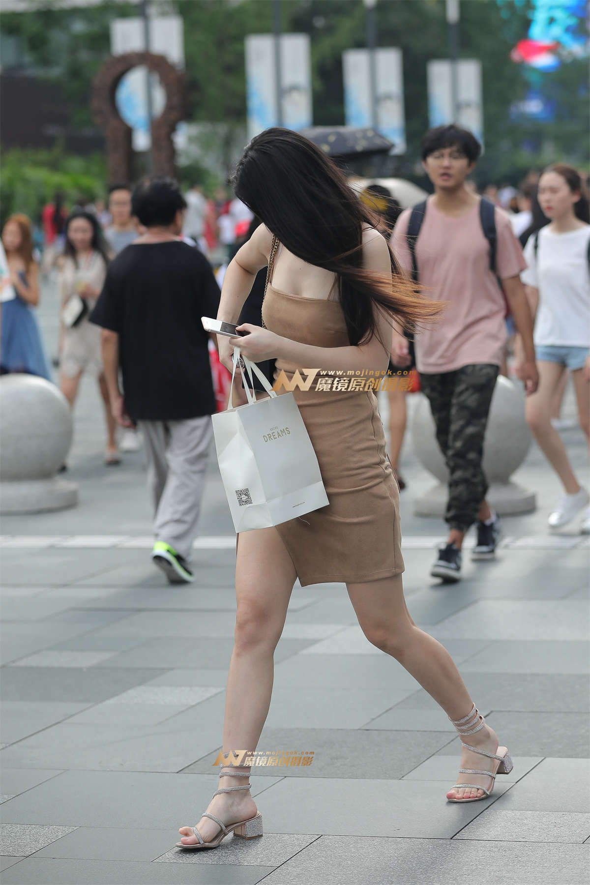 图片[2]-【凯恩赛帖】高叉裙美眉-日更街拍
