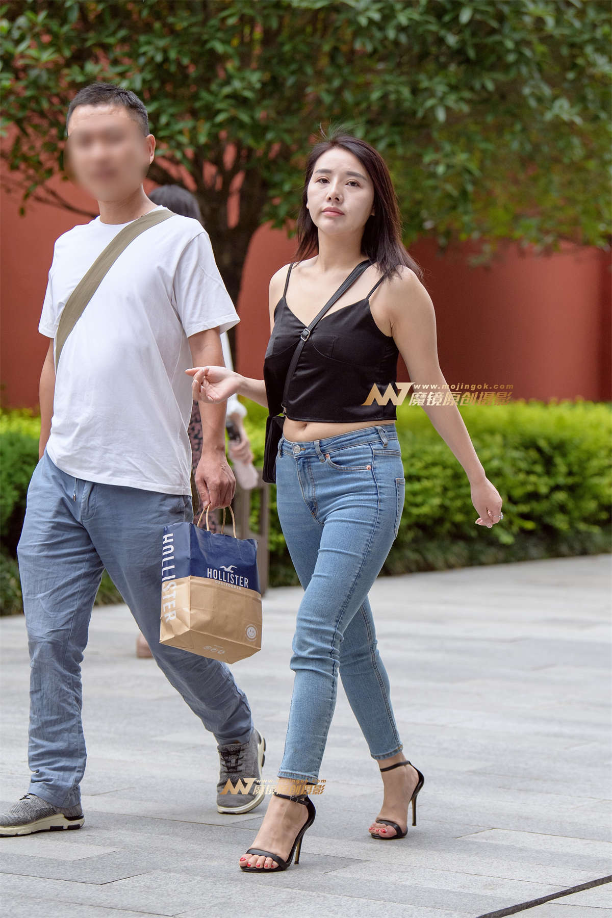 【久久赛帖】紧身牛仔裤高跟鞋-日更街拍